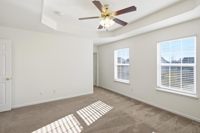 Building Photo - 2413 Northampton Dr