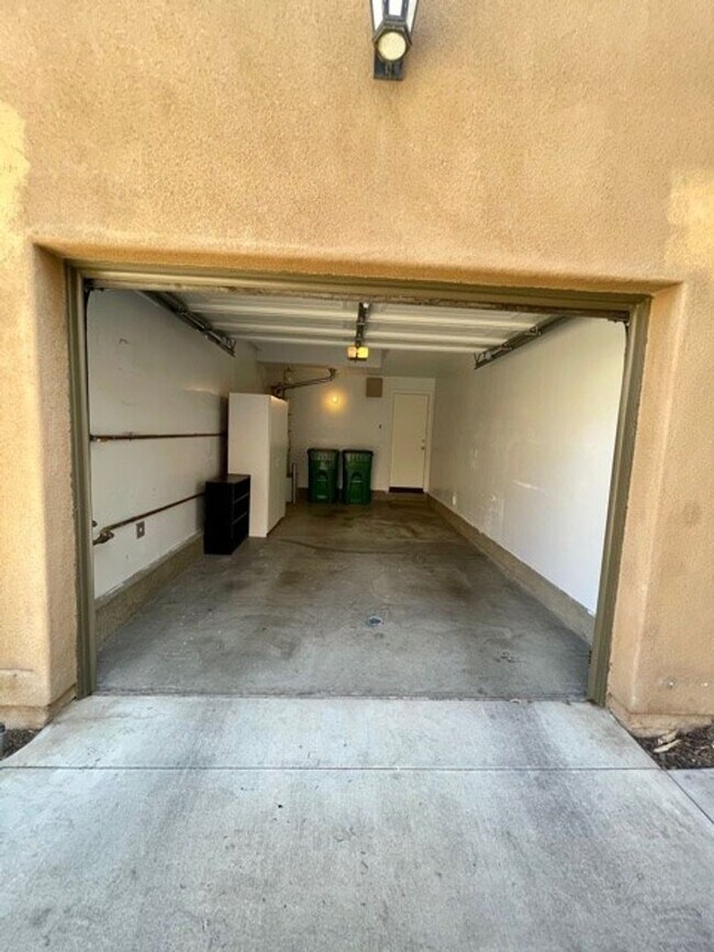 Building Photo - **Coming Soon**3 Bedroom 2 Bath Home in th...