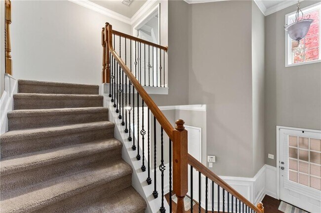 Building Photo - 3803 Manor View