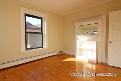 Building Photo - 9 Upland Rd