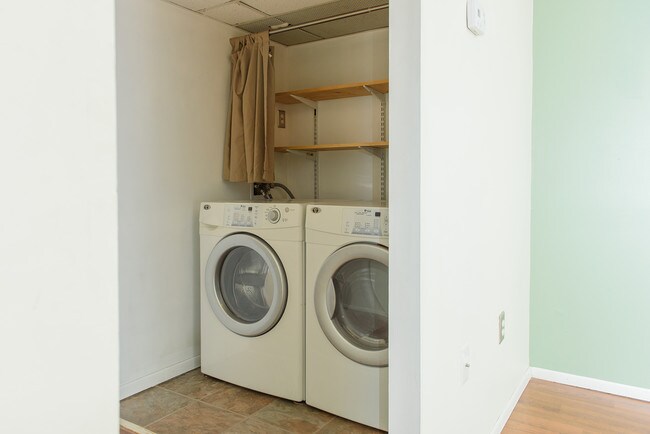 Building Photo - 280 Bridgewater Rd