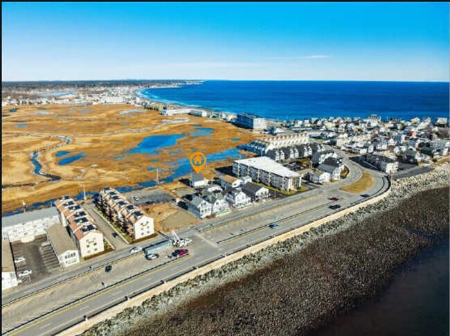 Building Photo - 10 Anchor St