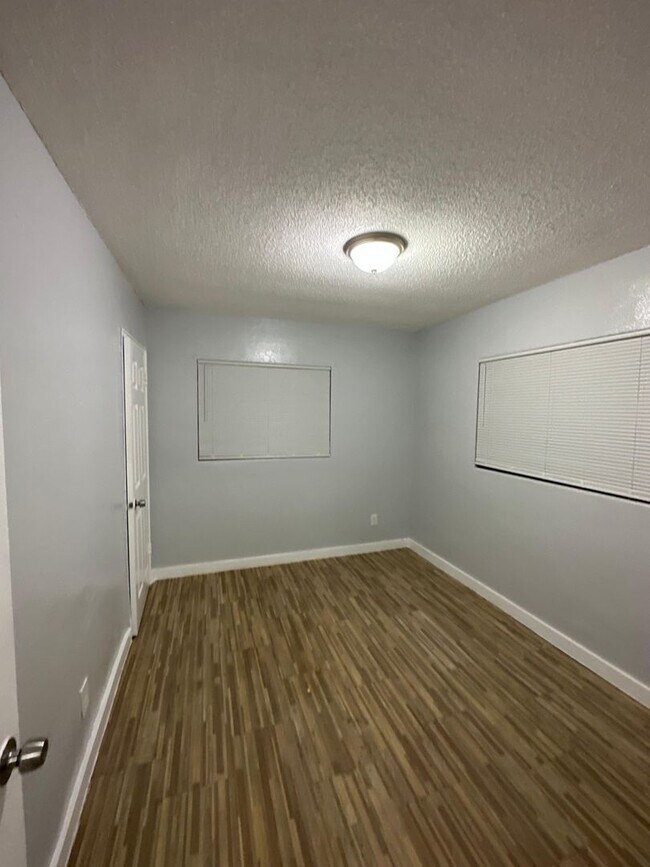 Building Photo - 2845/2847 W 6th St.