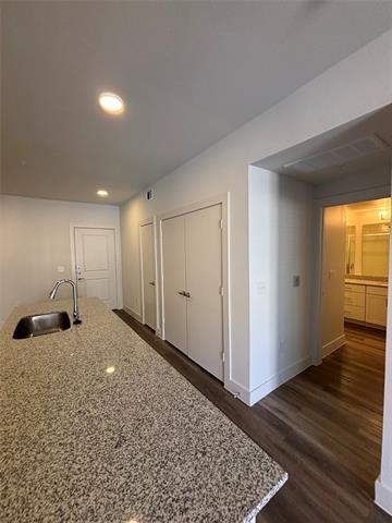 Building Photo - 300 N McDonald St