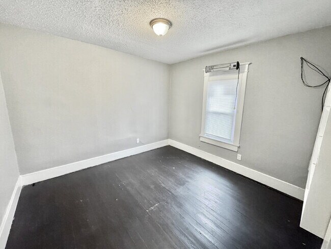 Building Photo - 3338 Coleman Ave