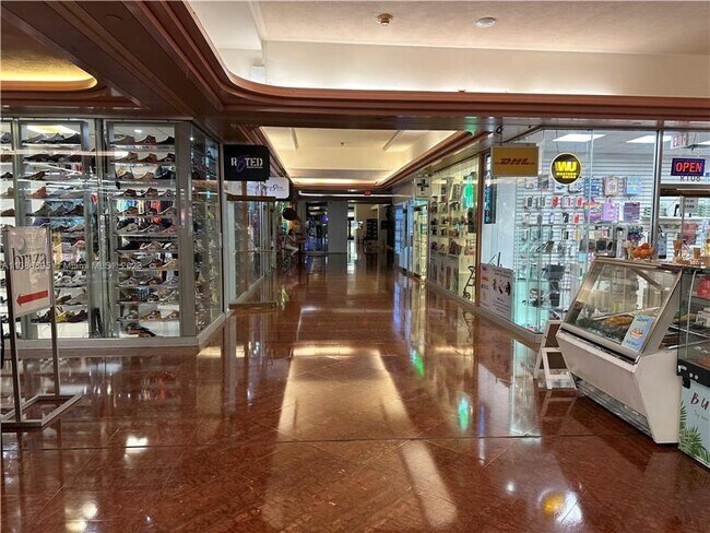 Building Photo - 1717 N Bayshore Dr