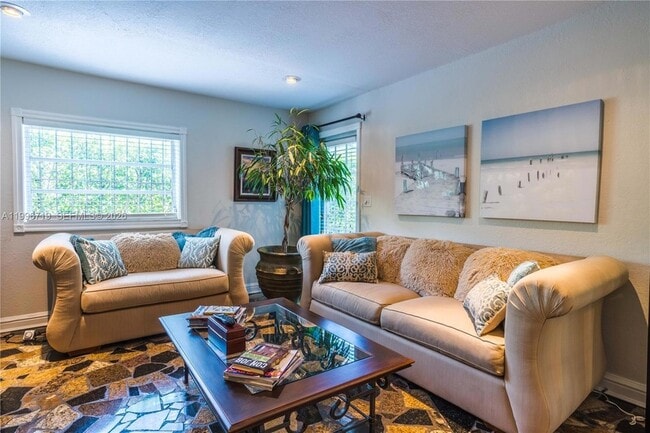 Building Photo - 1921 SW 18th Ave