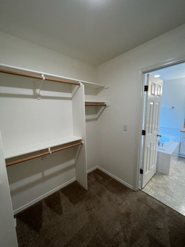 Building Photo - Beautiful 4 Bedroom Eagle River Home!