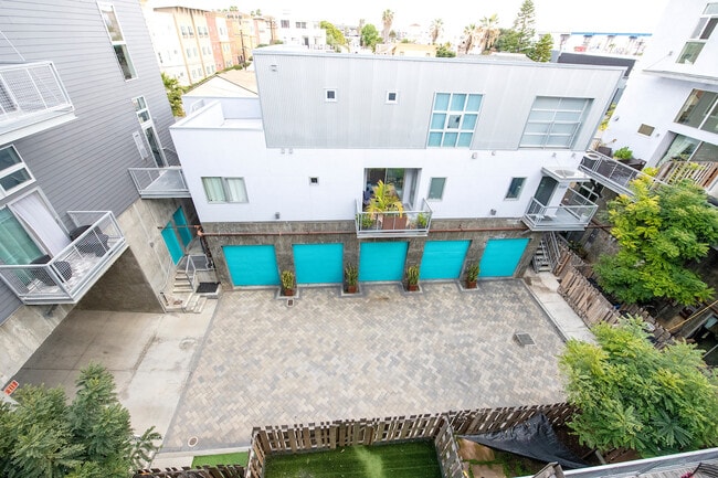 Building Photo - 969 Sigsbee St