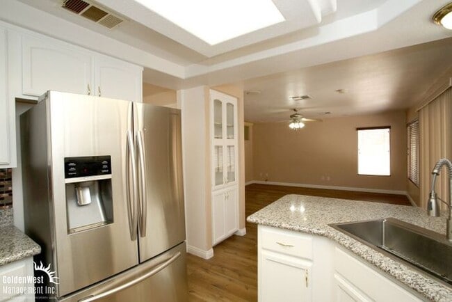 Building Photo - Charming 4Bdm 2.5Ba Home in the Heart of S...