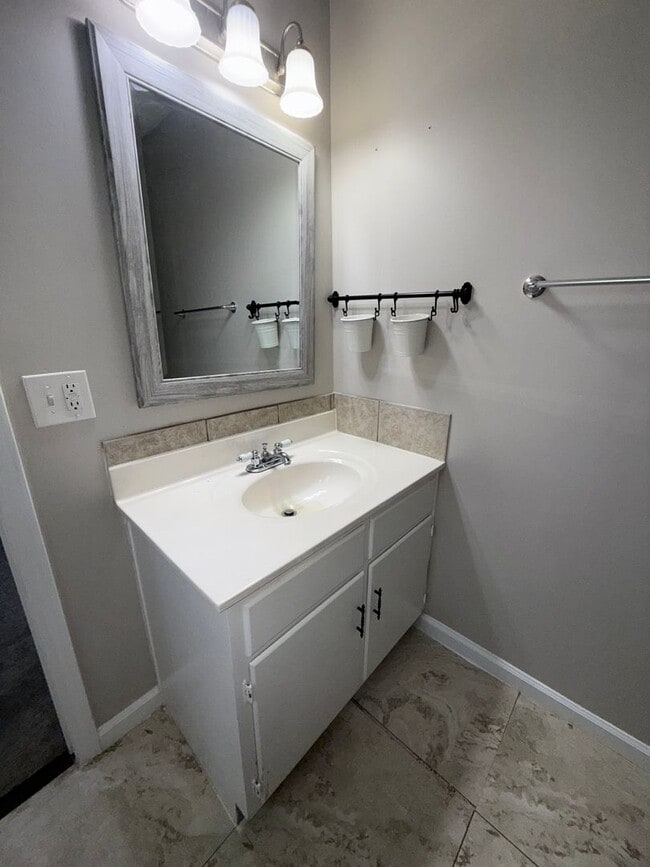 Building Photo - Spacious 3 Bedroom Home with Finished Base...