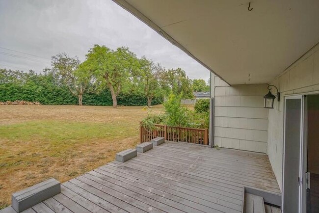 Building Photo - THREE BEDROOM TOWN HOME WITH GARAGE IN HAZEL DELL