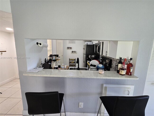Building Photo - 1001 Coral Club Dr