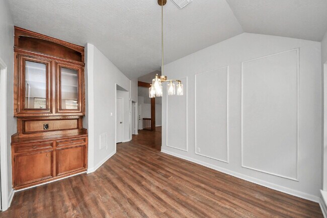 Building Photo - Freshly Remodeled Sugar Land Home with a Garden That Came Ready to Show Off