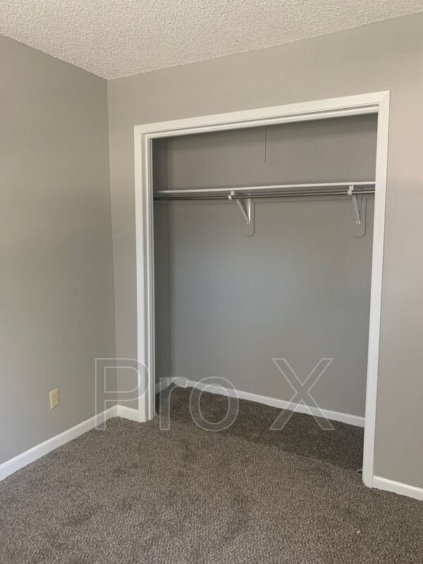 Building Photo - 2037 S River St