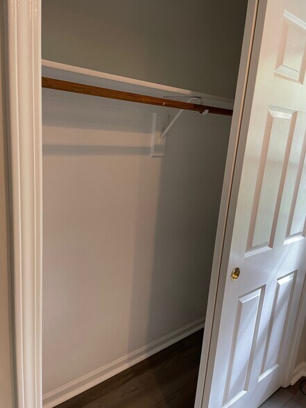 Building Photo - 10750 N Park Ave