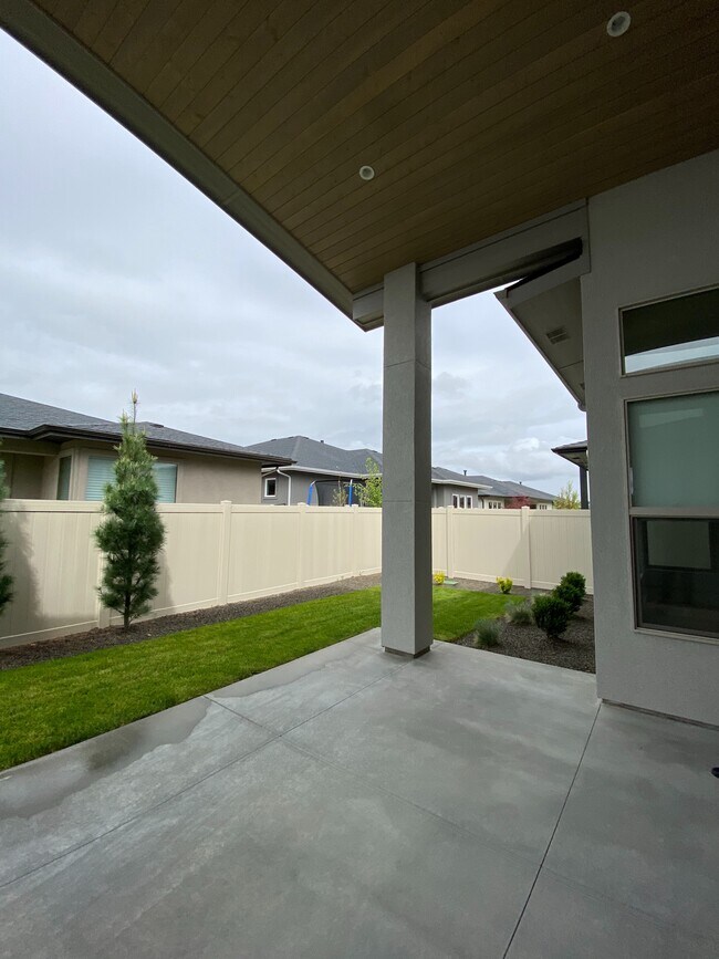 Building Photo - 2301 S Rolling Hills Ave