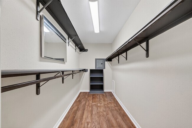 Building Photo - 3700 W Clay St