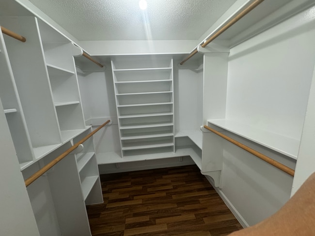 Building Photo - 7444 Berkshire Downs Dr