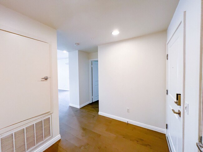 Building Photo - Beautiful  2Bd 2 Ba in Luxury Community