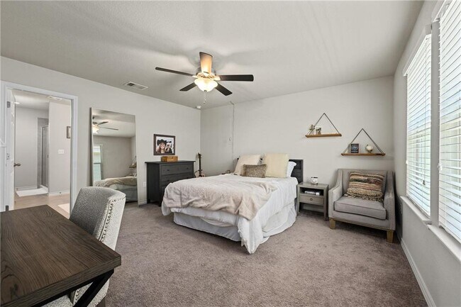 Building Photo - 5402 Golden Canary Ln