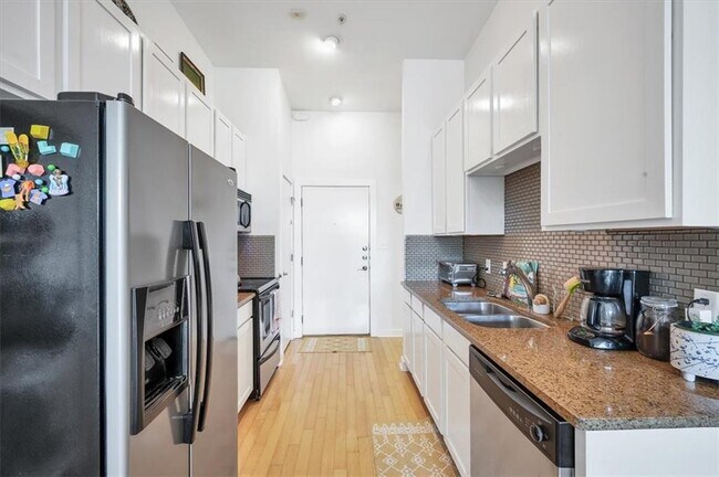 Building Photo - 2931 E 12th St