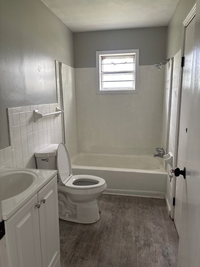 Building Photo - 137 Baker Ave