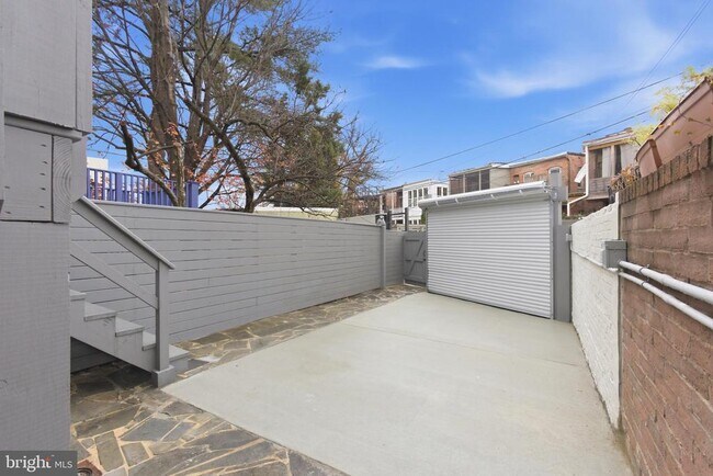 Building Photo - 1319 East Capitol St SE