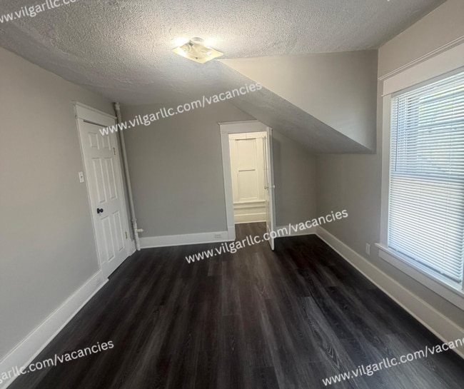 Building Photo - For Rent! 4 bedrooms , 2-full bath Home