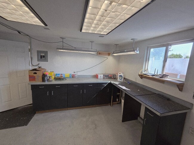 Building Photo - 3Bedroom, 2.5 Bath Mid Century Modern Home...