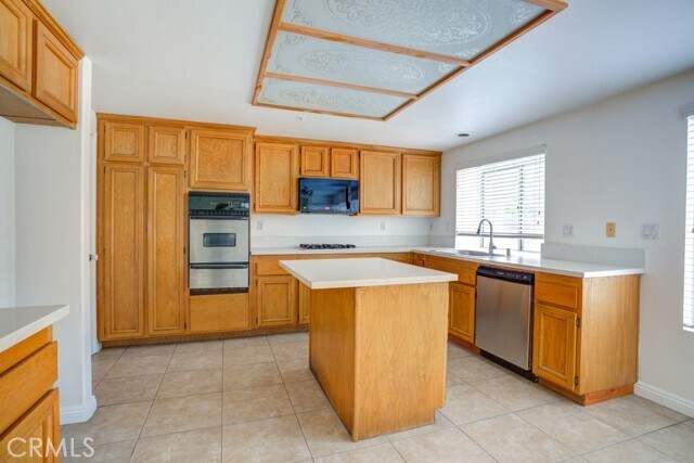 Building Photo - 14276 Madera Ct