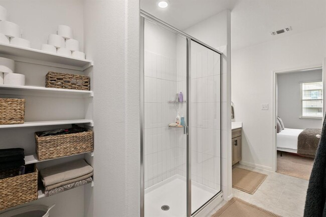 Building Photo - 615 Backstays Lp