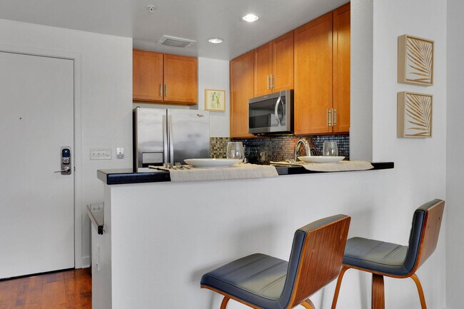 Building Photo - 355 Berry St