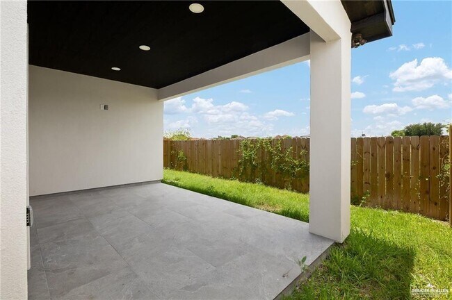 Building Photo - 13 East St