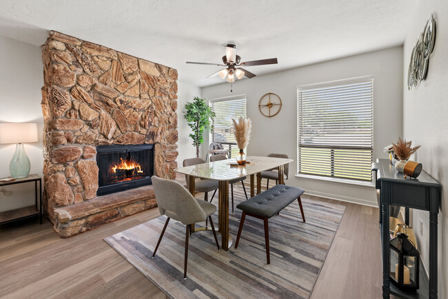 Building Photo - 4136 Willow Oak St