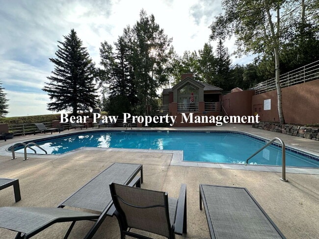 Building Photo - Beautiful Condo in Genesee!!
