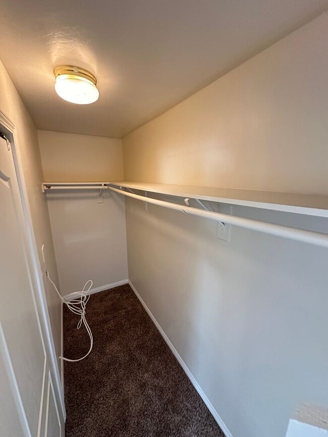 Building Photo - Charming 3-Bed, 2-Bath Home for Rent in Bakersfield, CA!