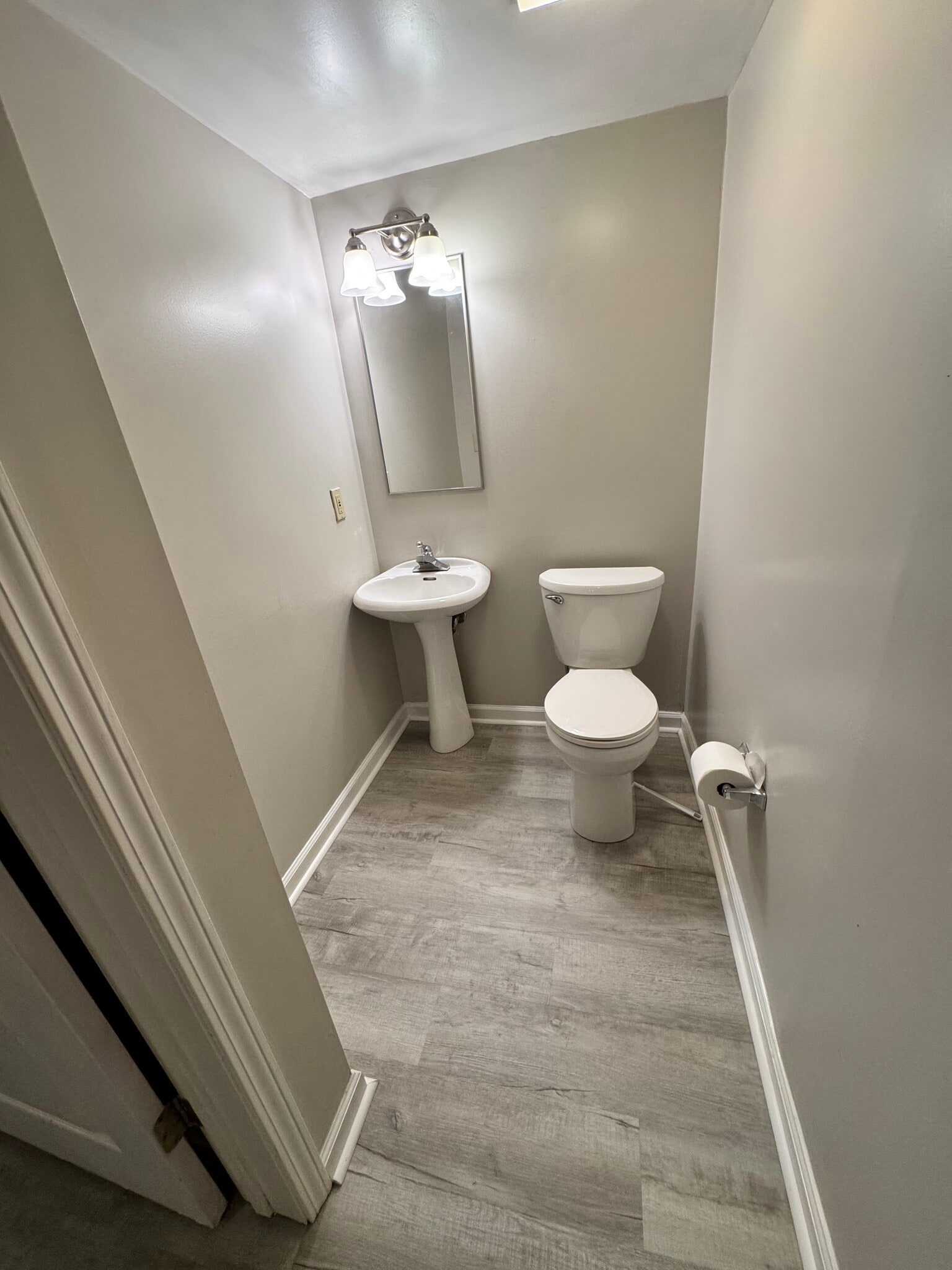 Full bath lower level - 301 Bluegrass Ave