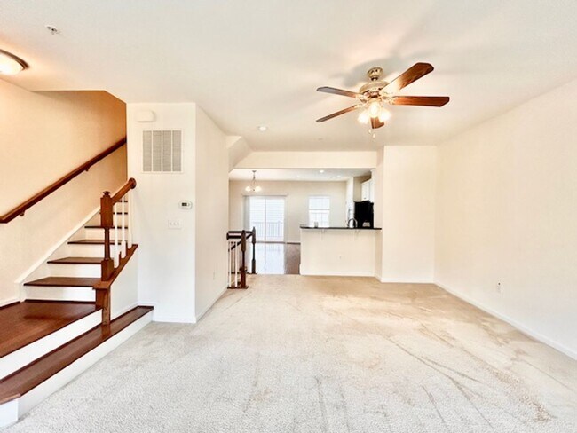 Building Photo - Welcome to the desirable Howard Square