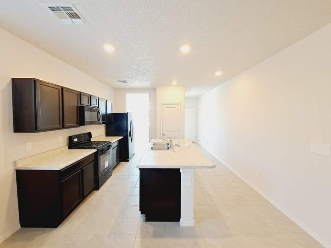 Building Photo - 3 bed 2 bath home in Huning Ranch! Move in Special!