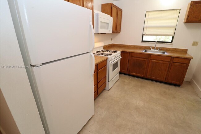 Building Photo - 1206 N 22nd Ave