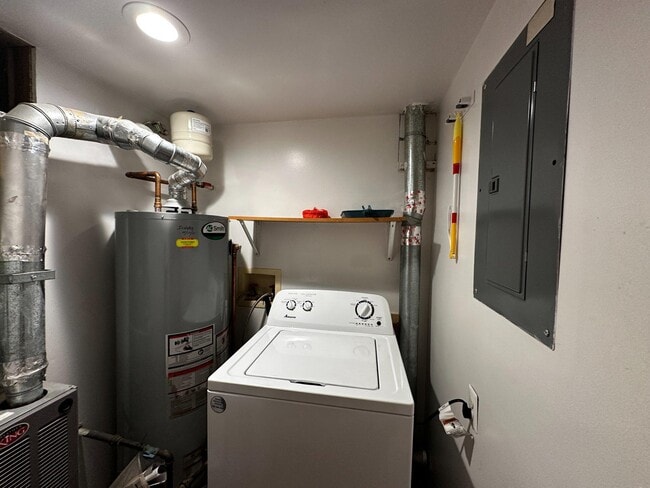 Building Photo - 1527 W 36th St