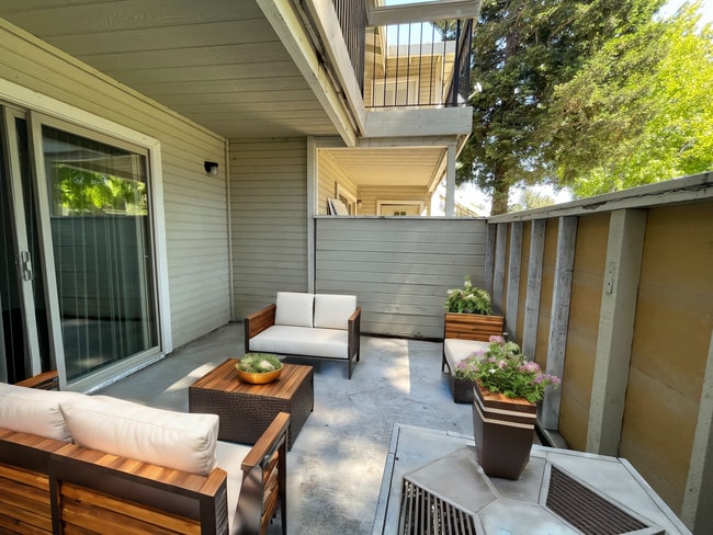 Building Photo - Sunset Pines