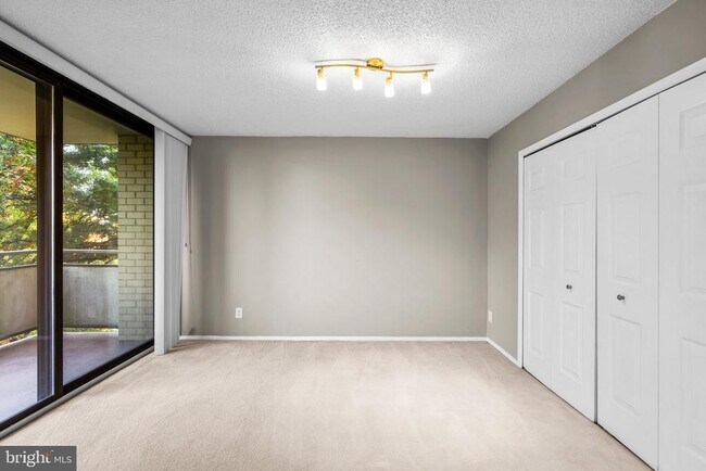 Building Photo - 5225 Pooks Hill Rd