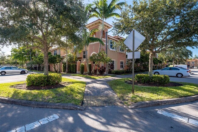 Building Photo - 1009 SW 144th Ave