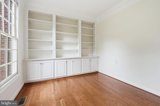 Building Photo - 1414 Hague Dr SW