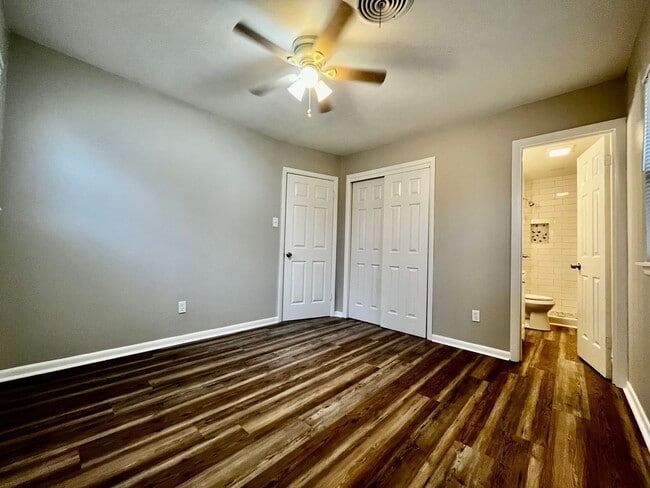 Building Photo - Beautiful 3 Bedroom 2 Bath Home