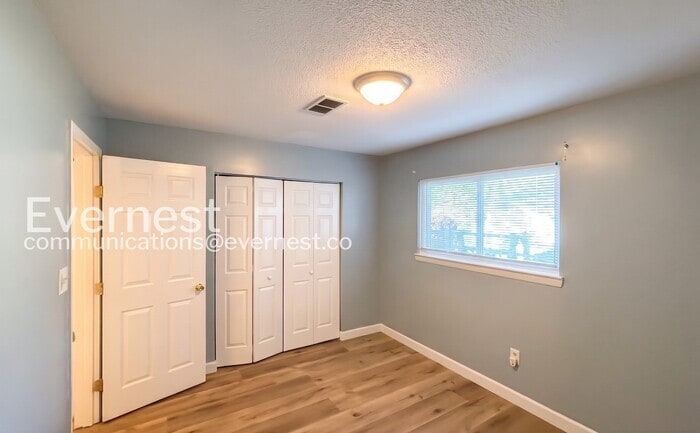 Building Photo - 3966 N Quail Ln