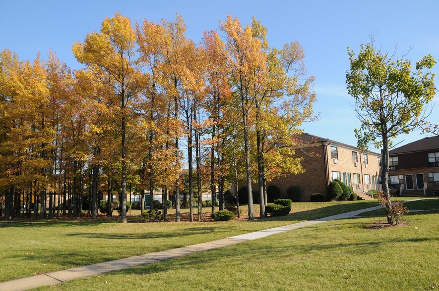 Building Photo - North Brunswick Manor