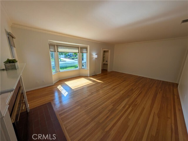 Building Photo - 582 N Sunnyslope Ave